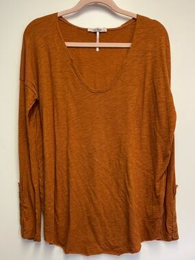 Free People Women's Rust Scoop Neck Long Sleeve Top Button detail Raw hem Size M